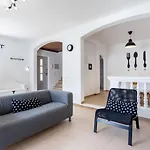 Vandrerhjem Guest *