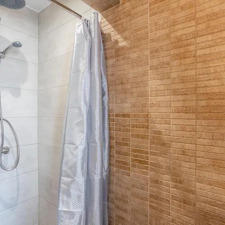 Guest לאגוּ‏ש